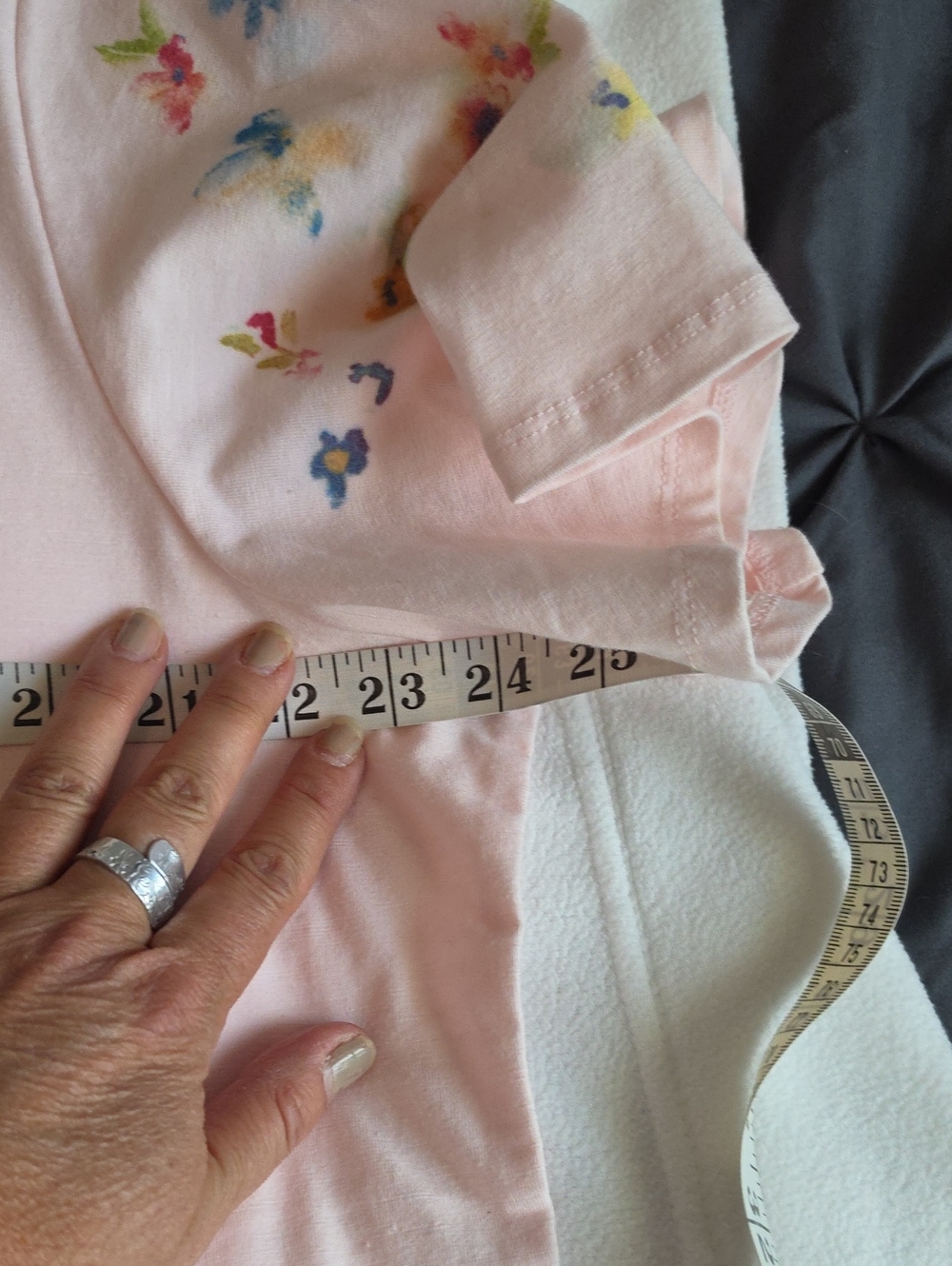 Quacker Factory Pink Floral V-Neck Top - Picture 6 of 6